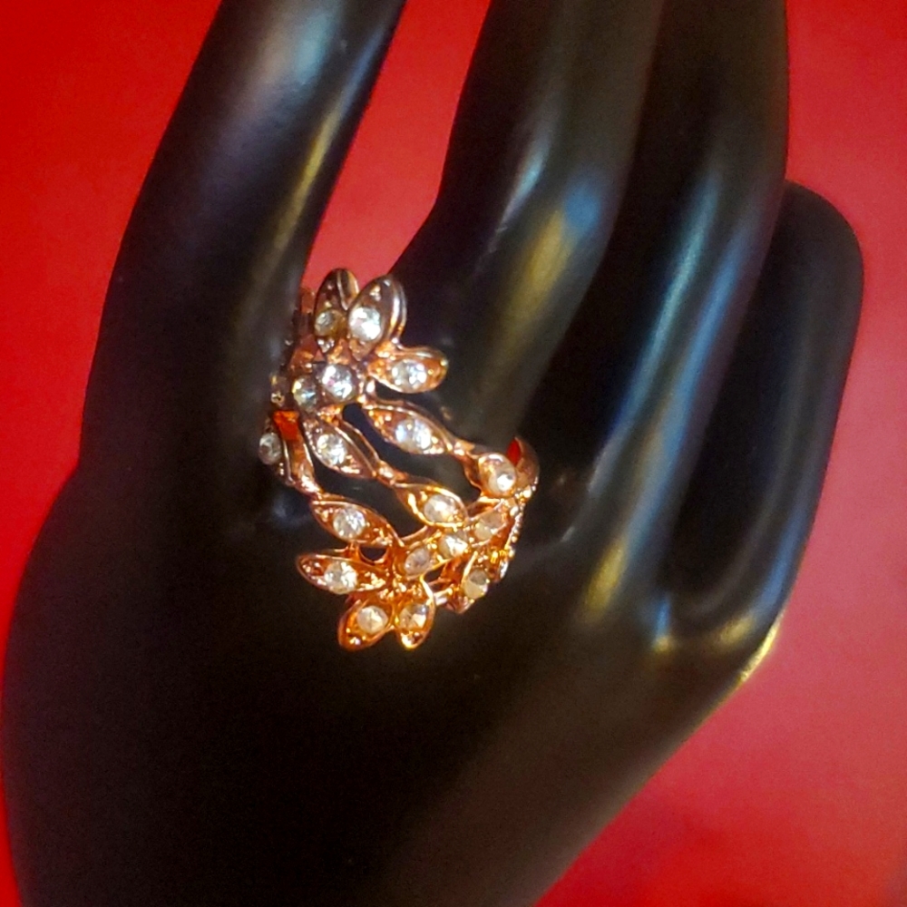 🌟 $5 SALE🌟 Costume Gold Plate Rhinestone Ring sz 8